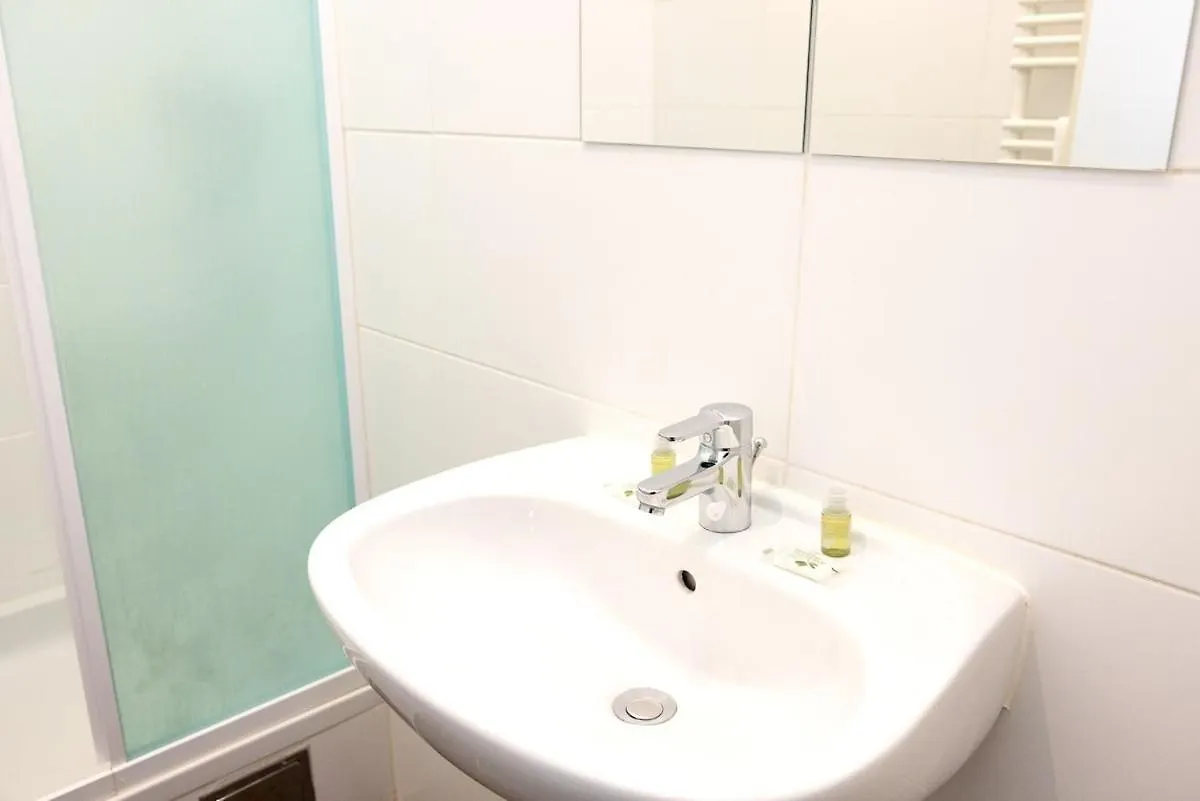 Stylish One Bedroom Apartment With Free Parking Vienna